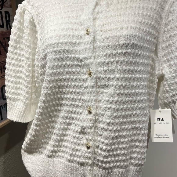 White Textured Knit Blouse with 3/4 Sleeves - Picture 5 of 12